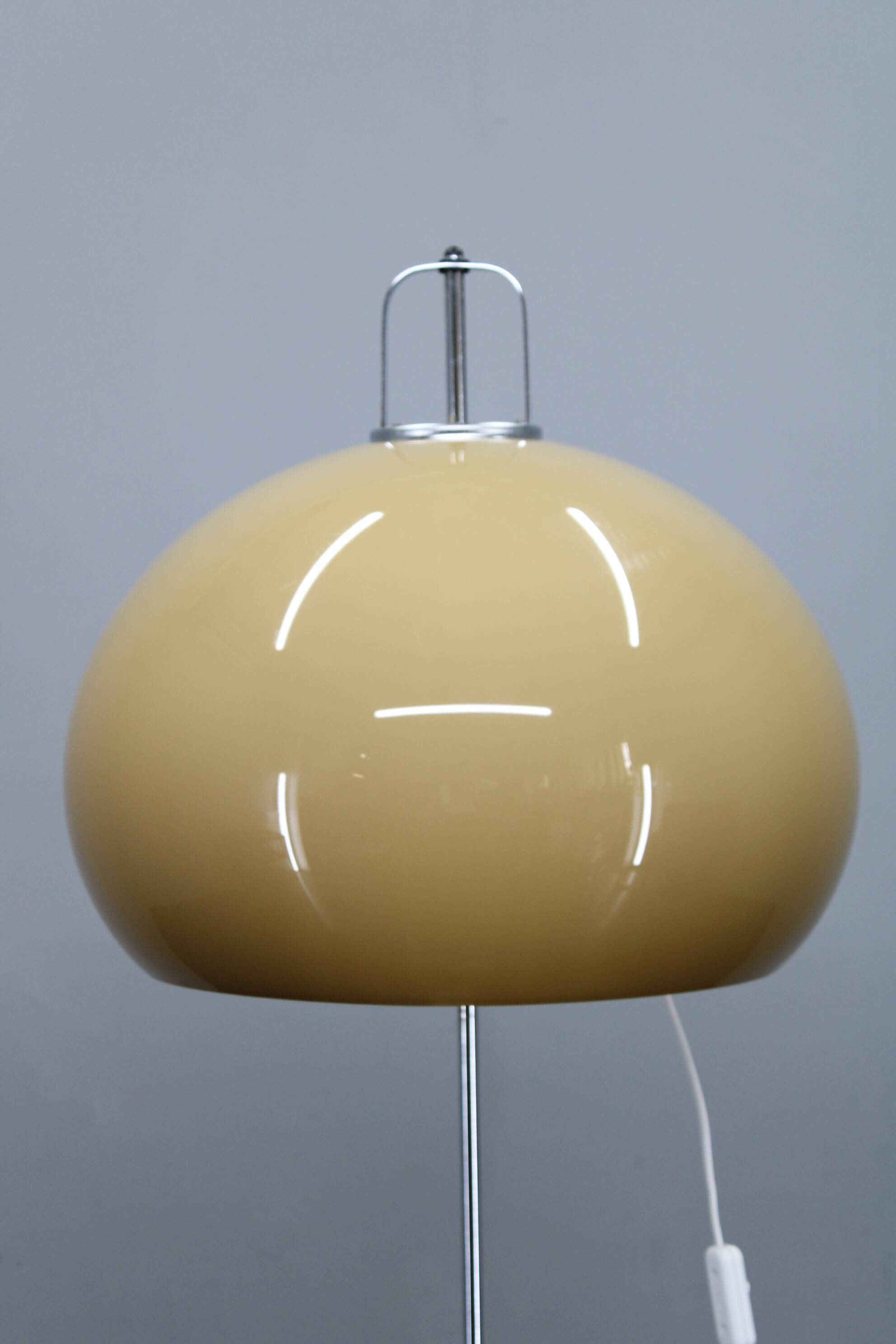 Guzzini Meblo floor lamp with plastic shade, Italy 1970 — Space Age chrome modern