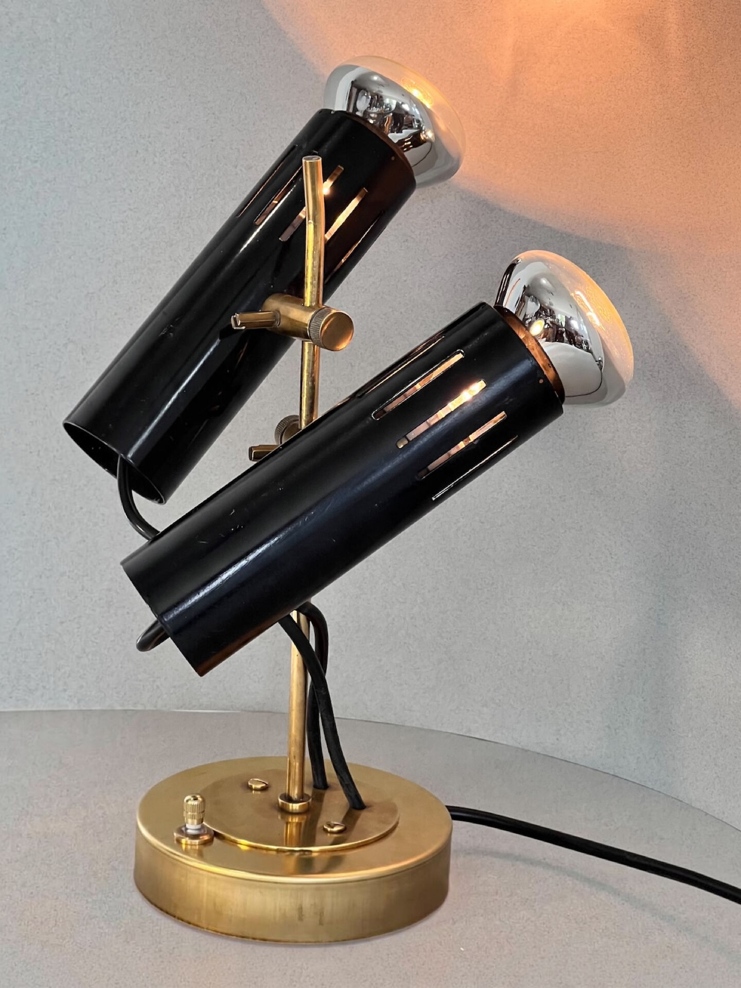 Rare modernist table lamp A5 design by Alain Richard for Disdero