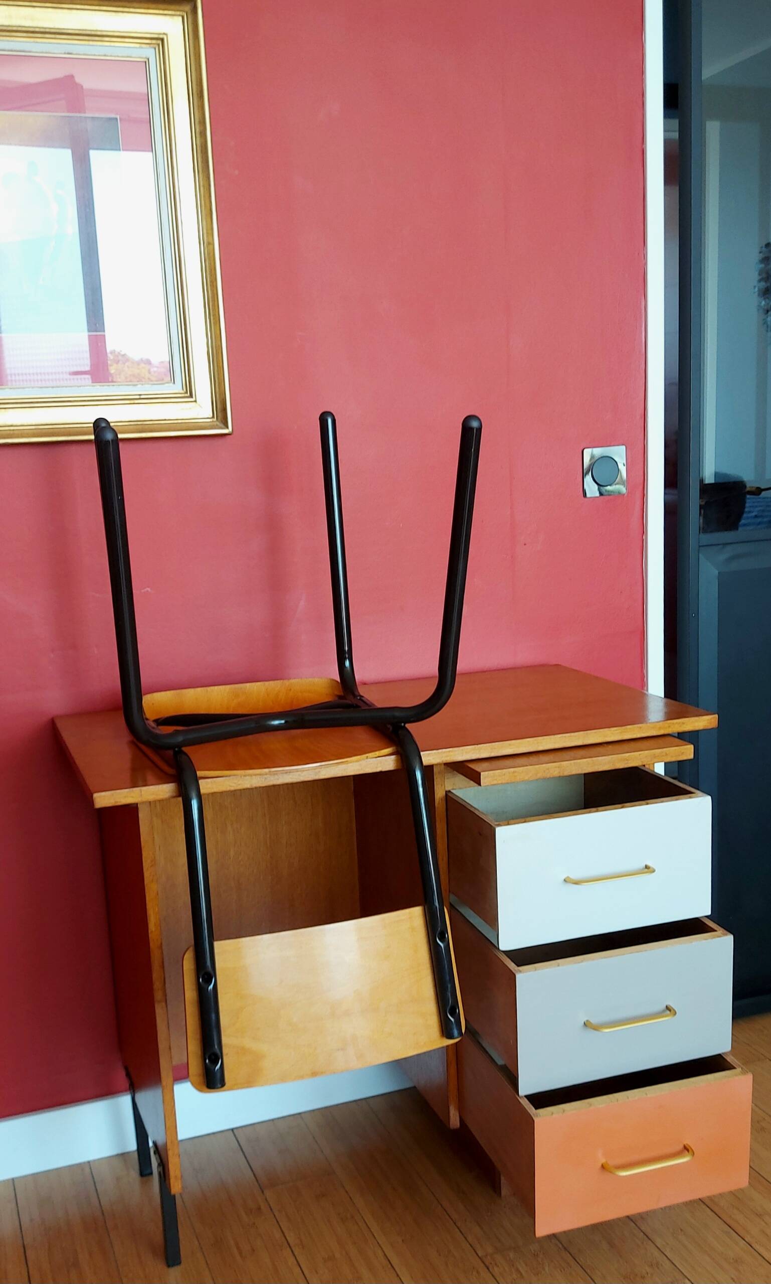 Restored vintage desk + matching chair 89 x 50 x 76 cm