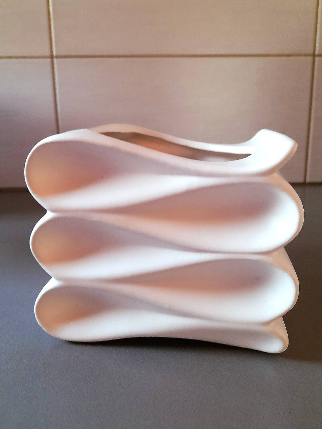 Ceramic vase / planter