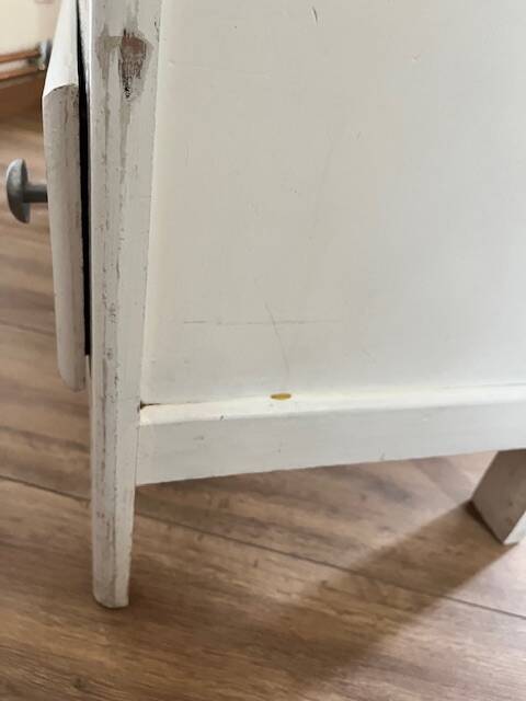 White chest of drawers