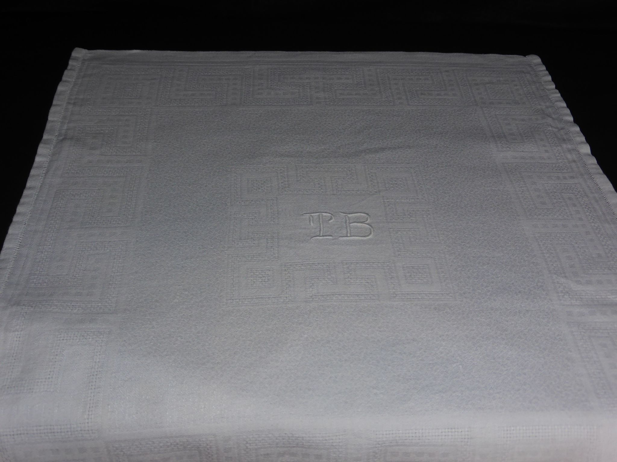 Old tablecloth and 6 damask towels decorated with Greek friezes and bos, TB-160x208cm