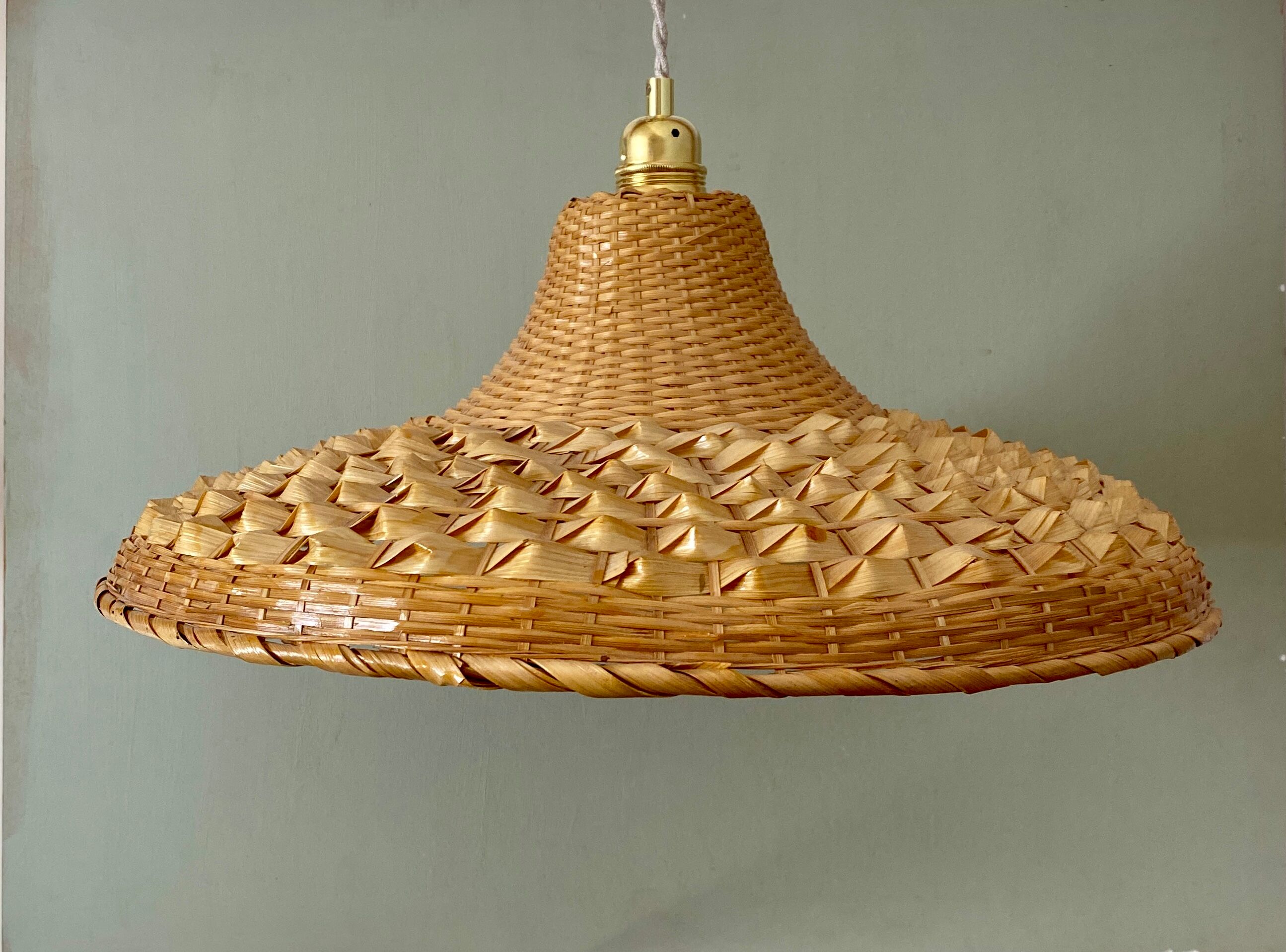 Vintag lampshade suspension in natural material
