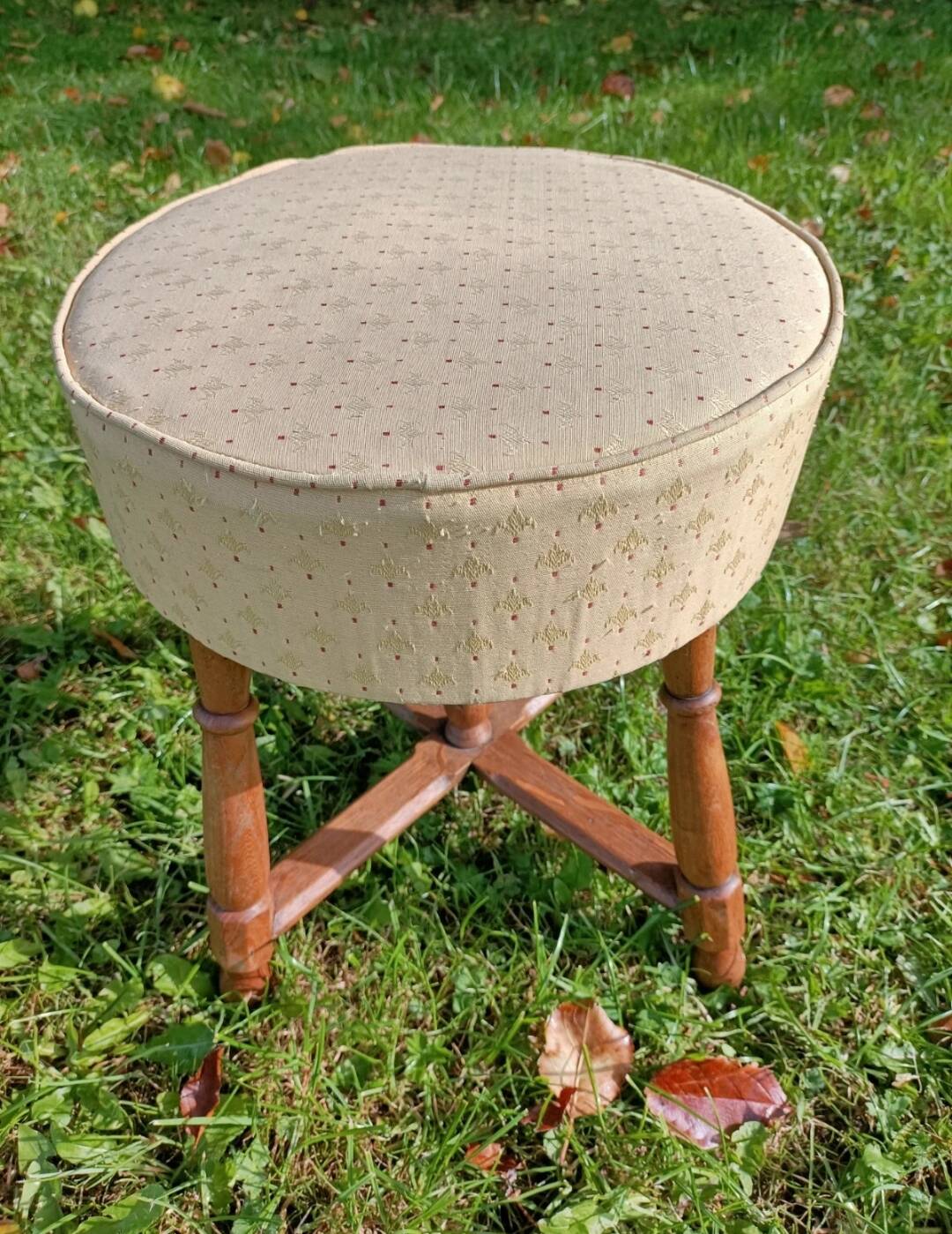 Provençal stool