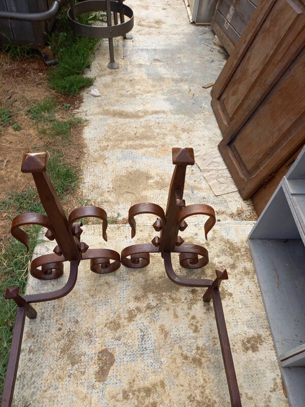 Paire de chenets anciens en fer forgé