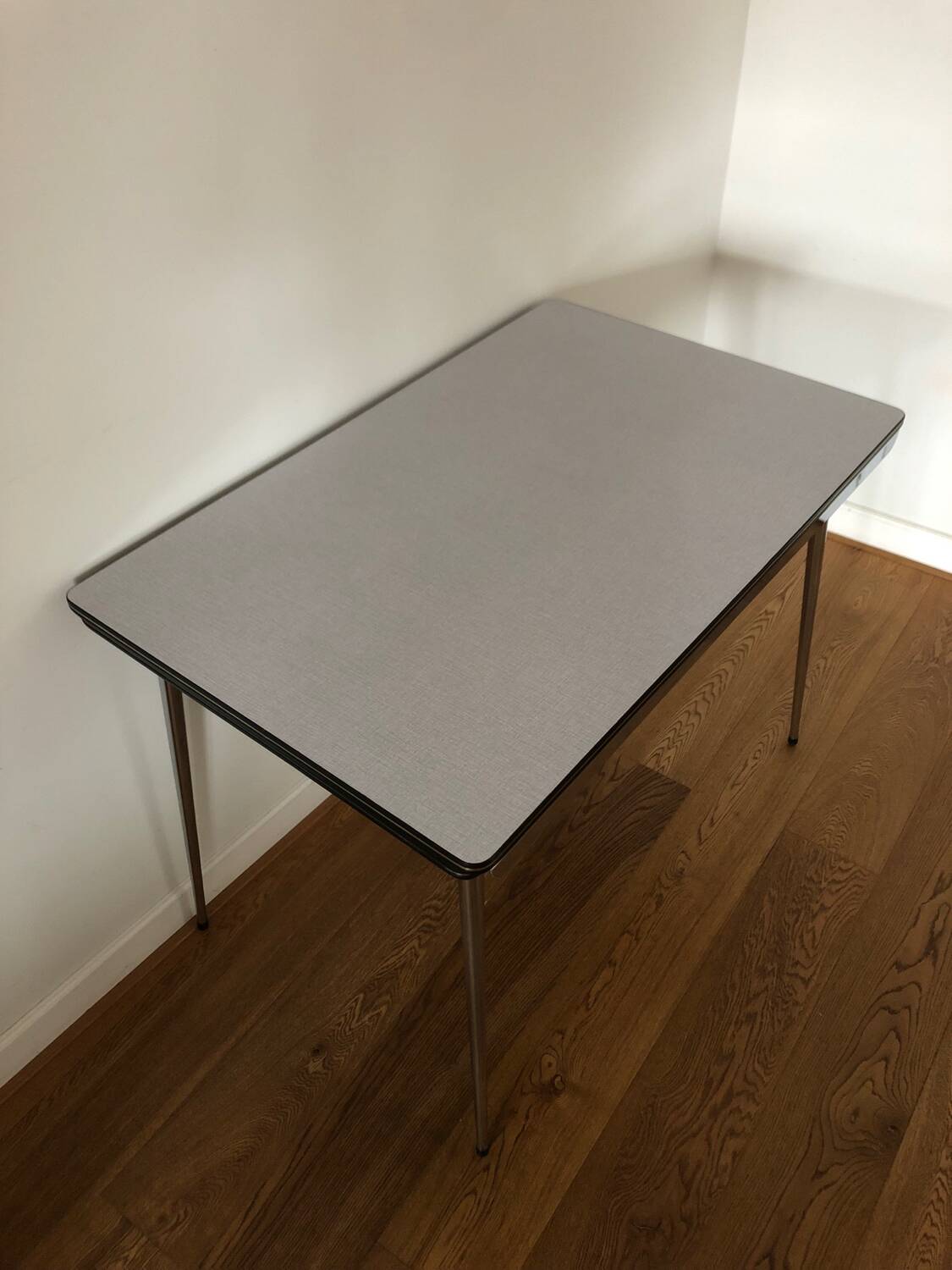 Extendable table