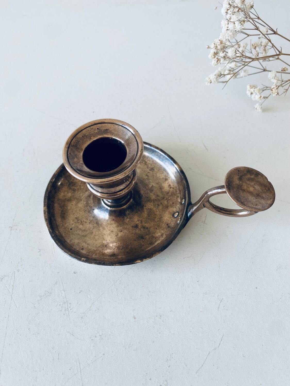 Brass thumbscrew candle holder