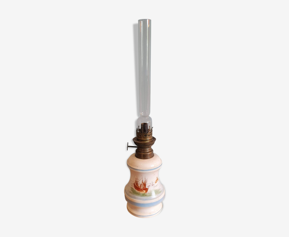 Lampe à pétrole en porcelaine