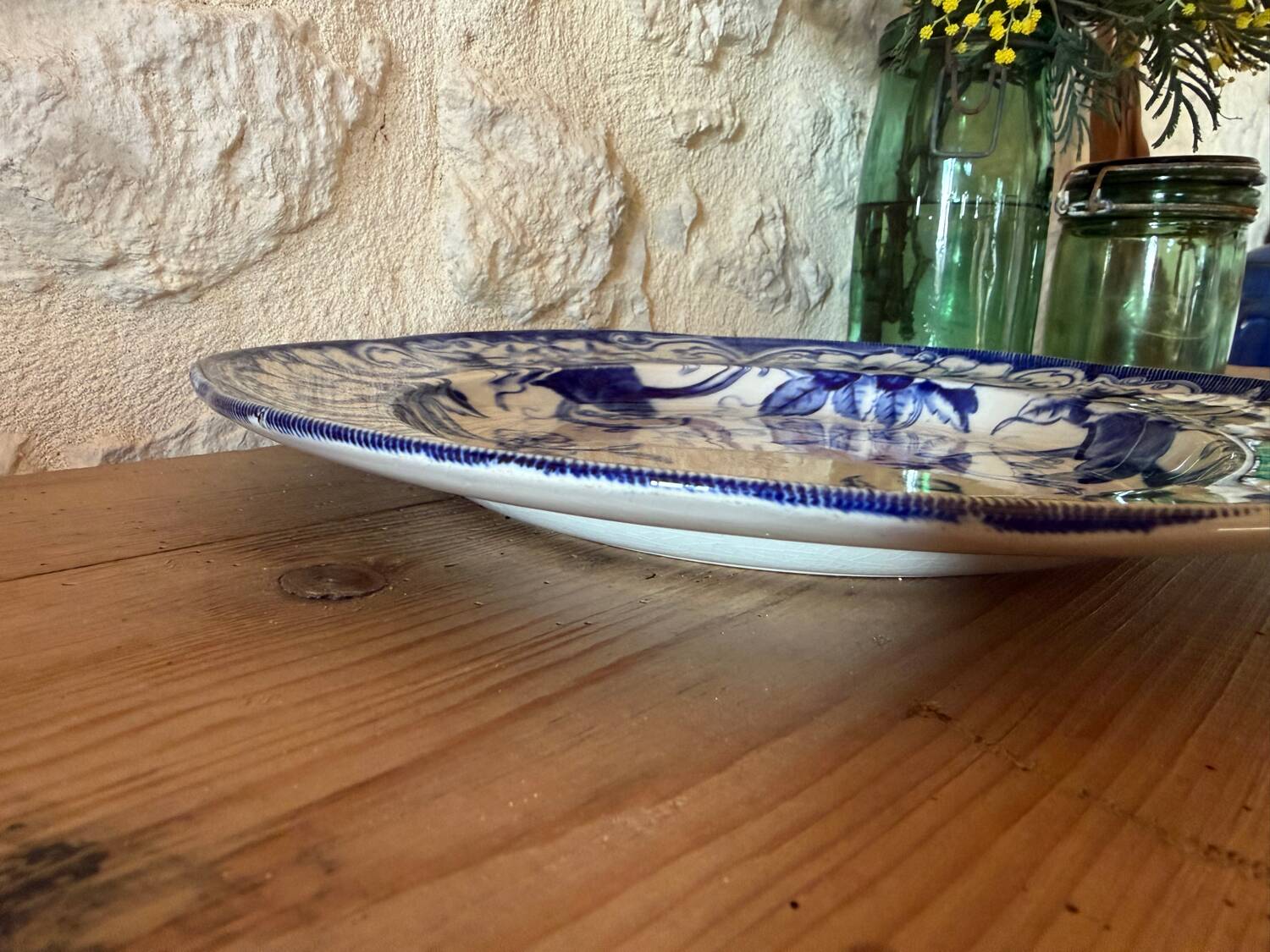 Round plate in ironstone Creil and Montereau model Flora
