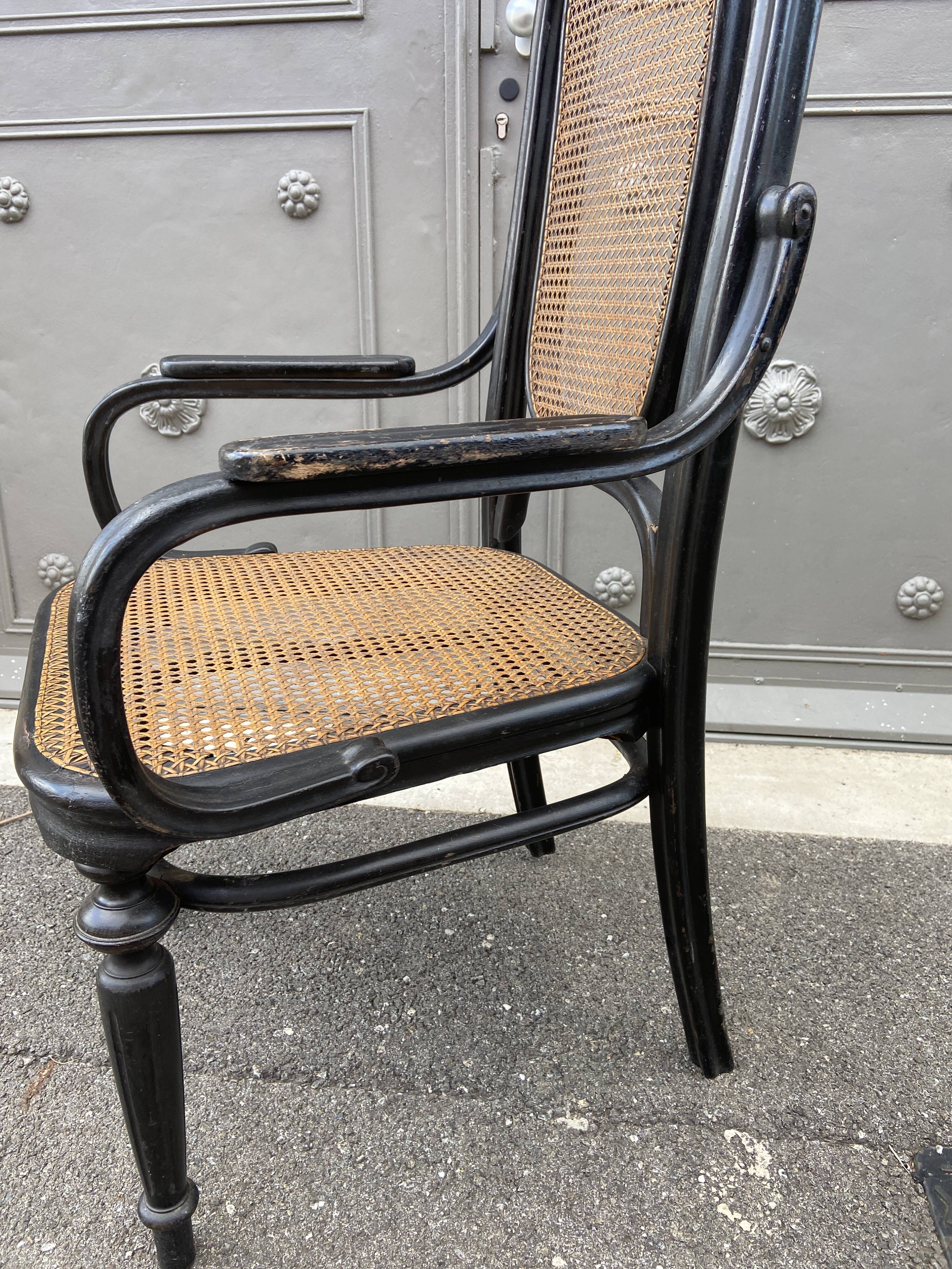 Curved wooden armchair Thonet Nr 1032