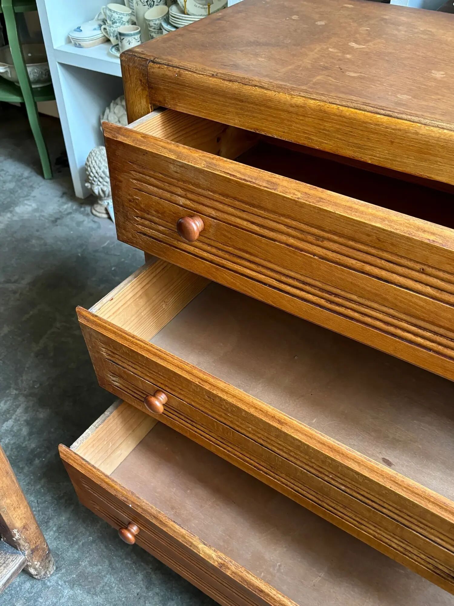 Dark wood 3-drawer chest of drawers