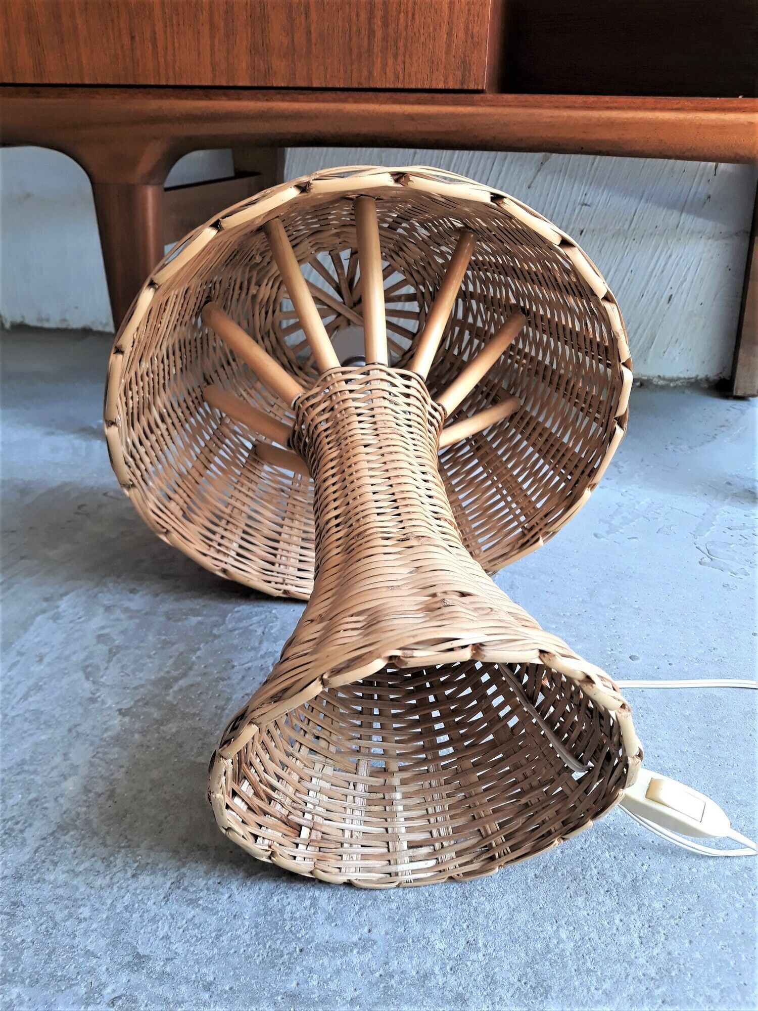 Rotin Lamp / Wicker Bedside Lamp / Mushroom-shaped Lamp / Bamboo / Vintage 1960 / Mid-Century