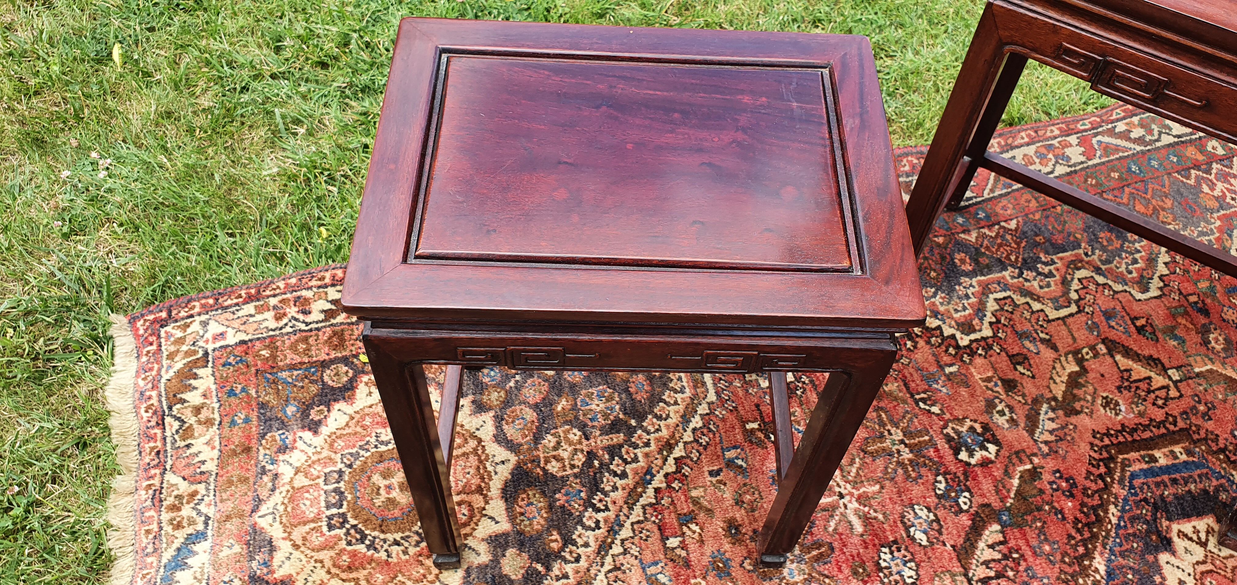 Table Chinese trundle made of rosewood.