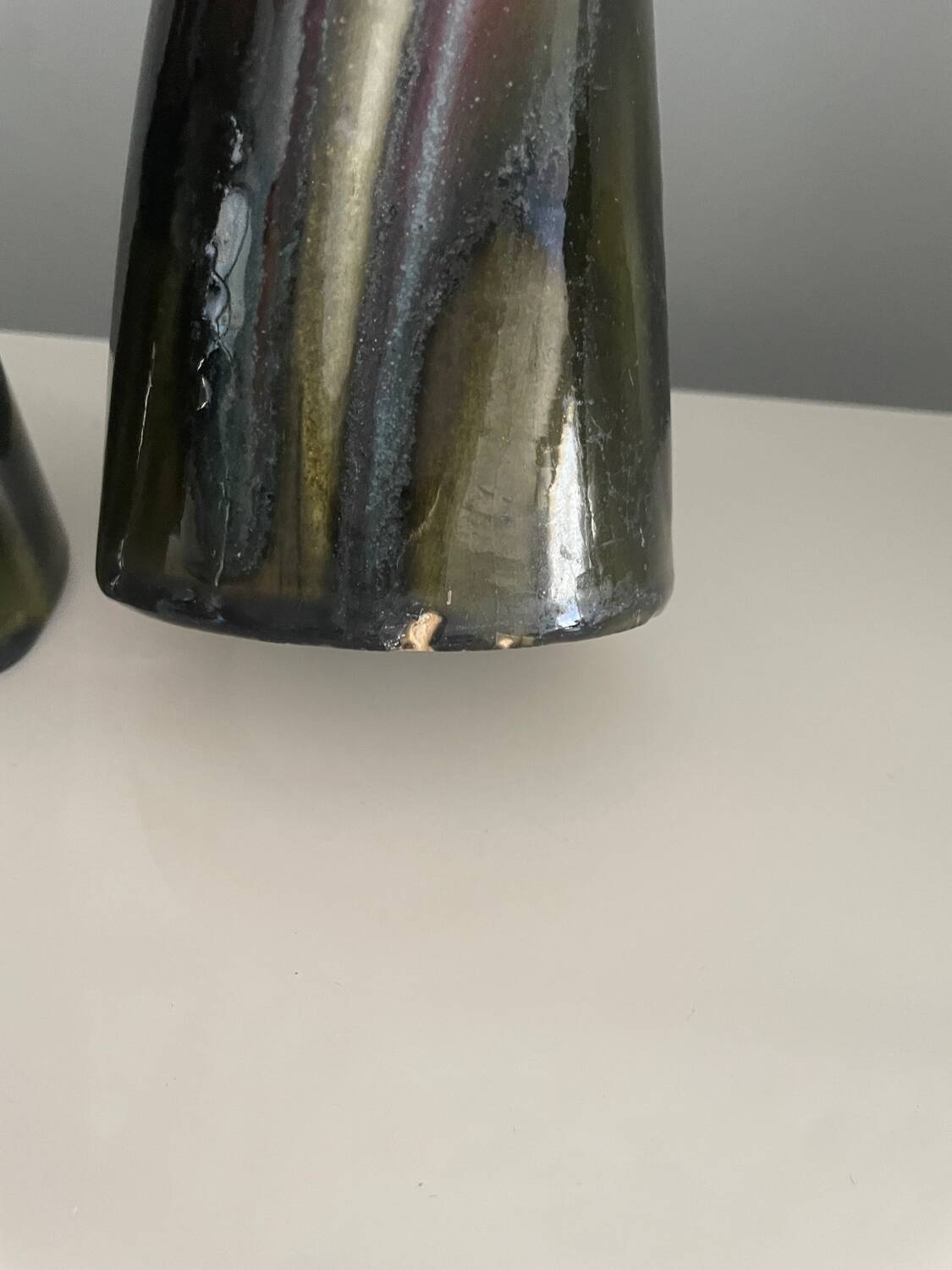 2 ceramic vases