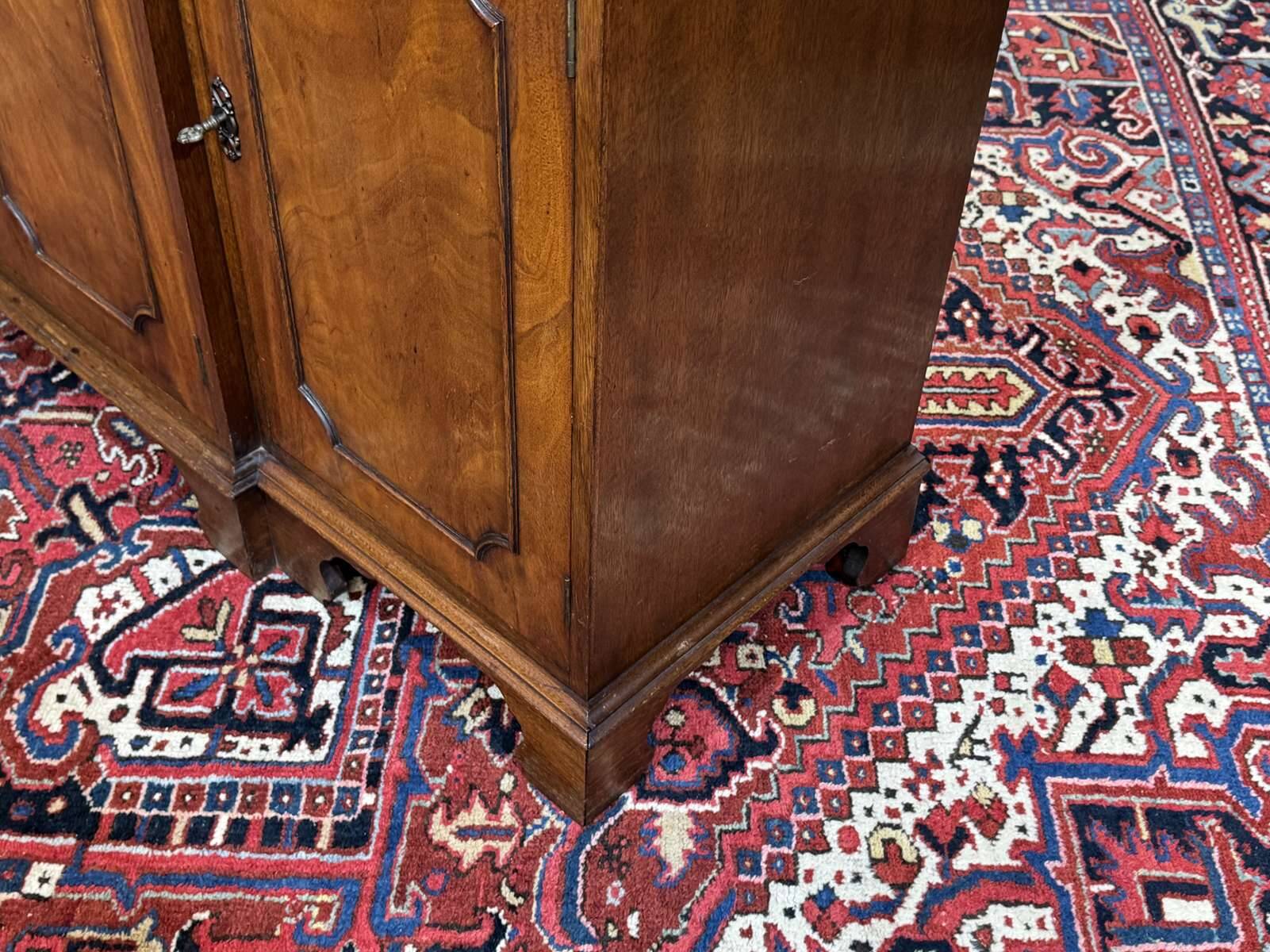Enfilade with 4 English doors from the 1950s in mahogany.