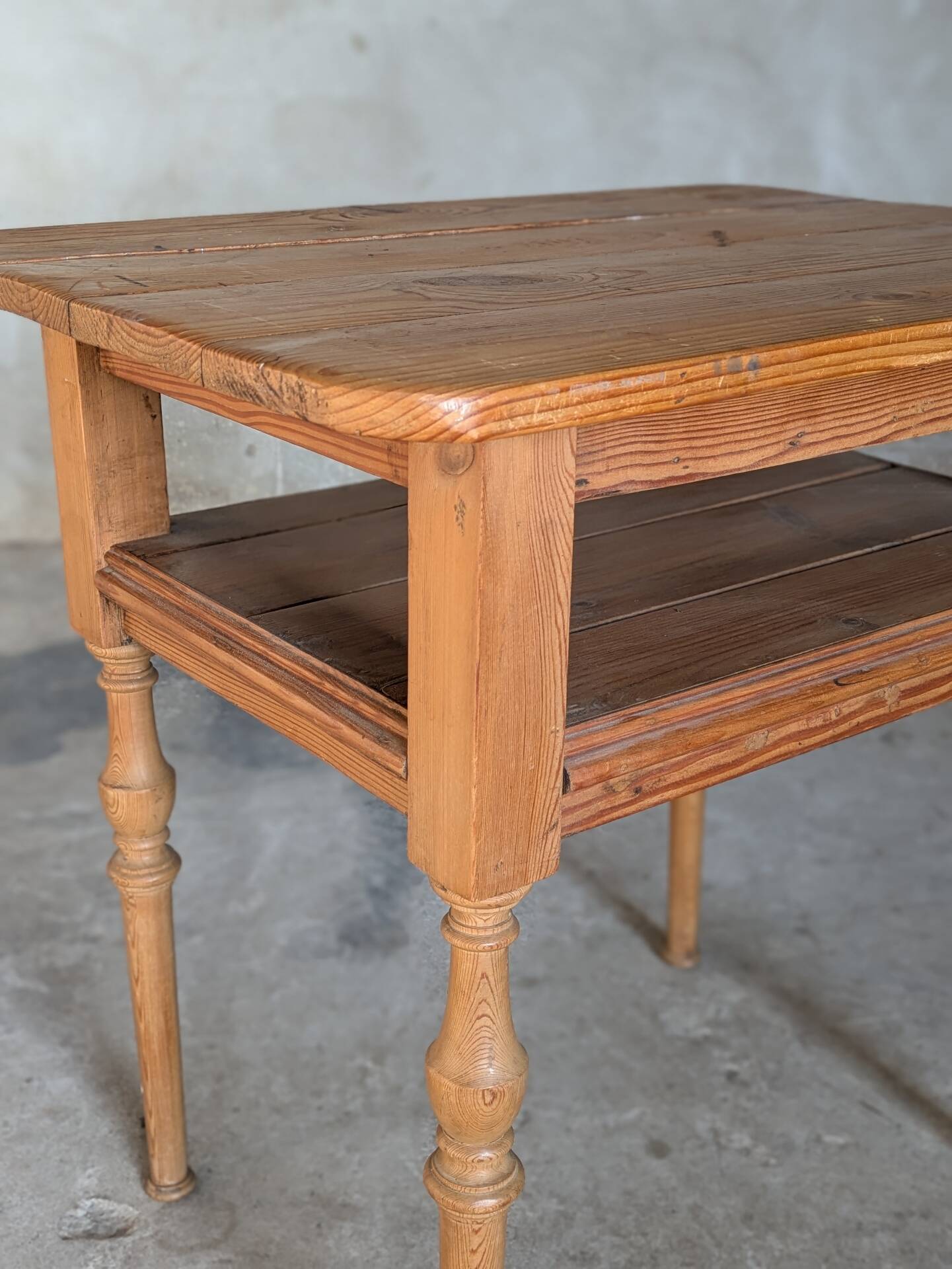 Table d'appoint pin
