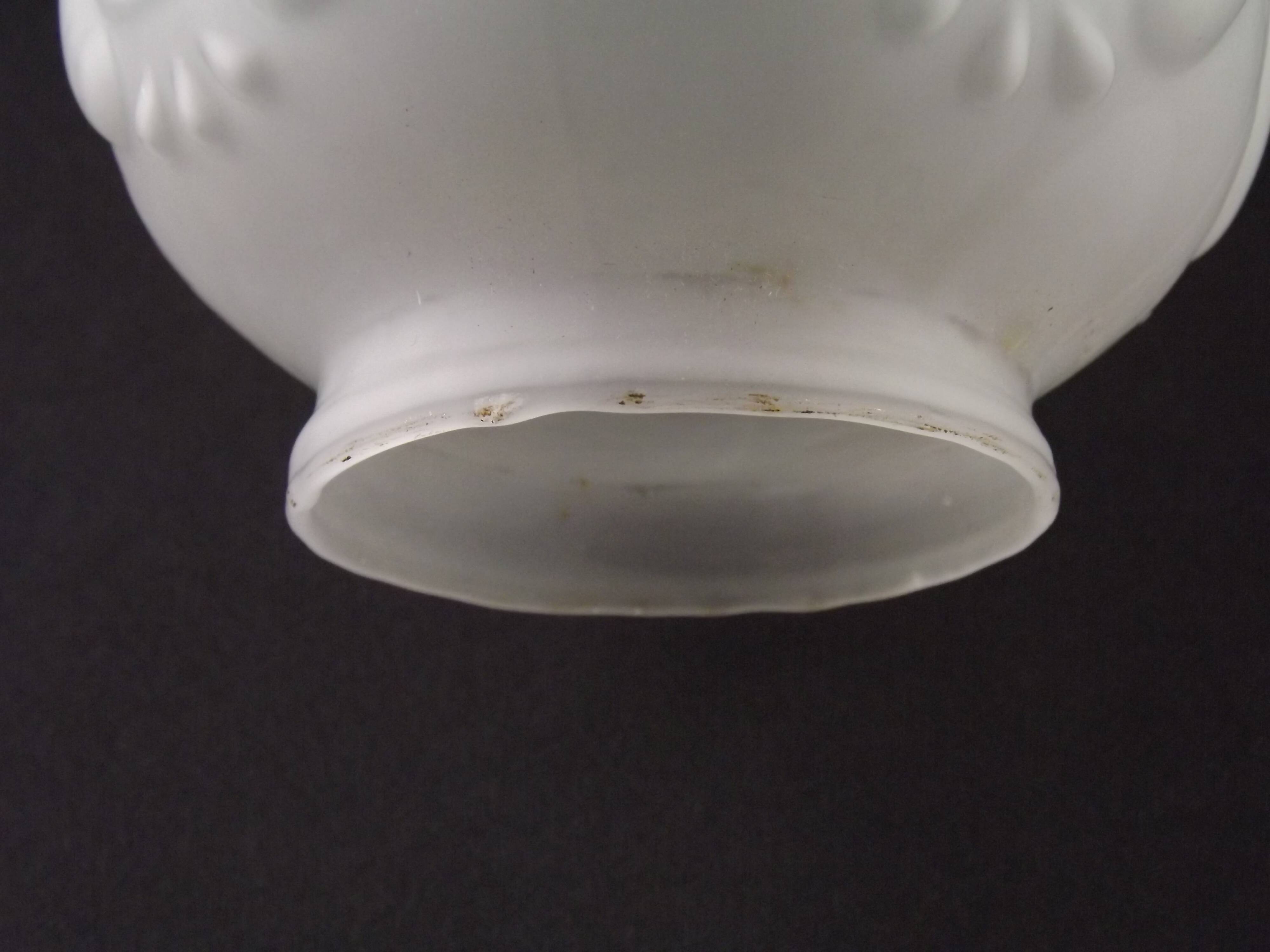 Abat-jour décoratif français vintage blanc opaque avec bordure à volants