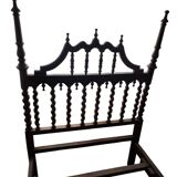 Lit en bois sculpté demi-baldaquin