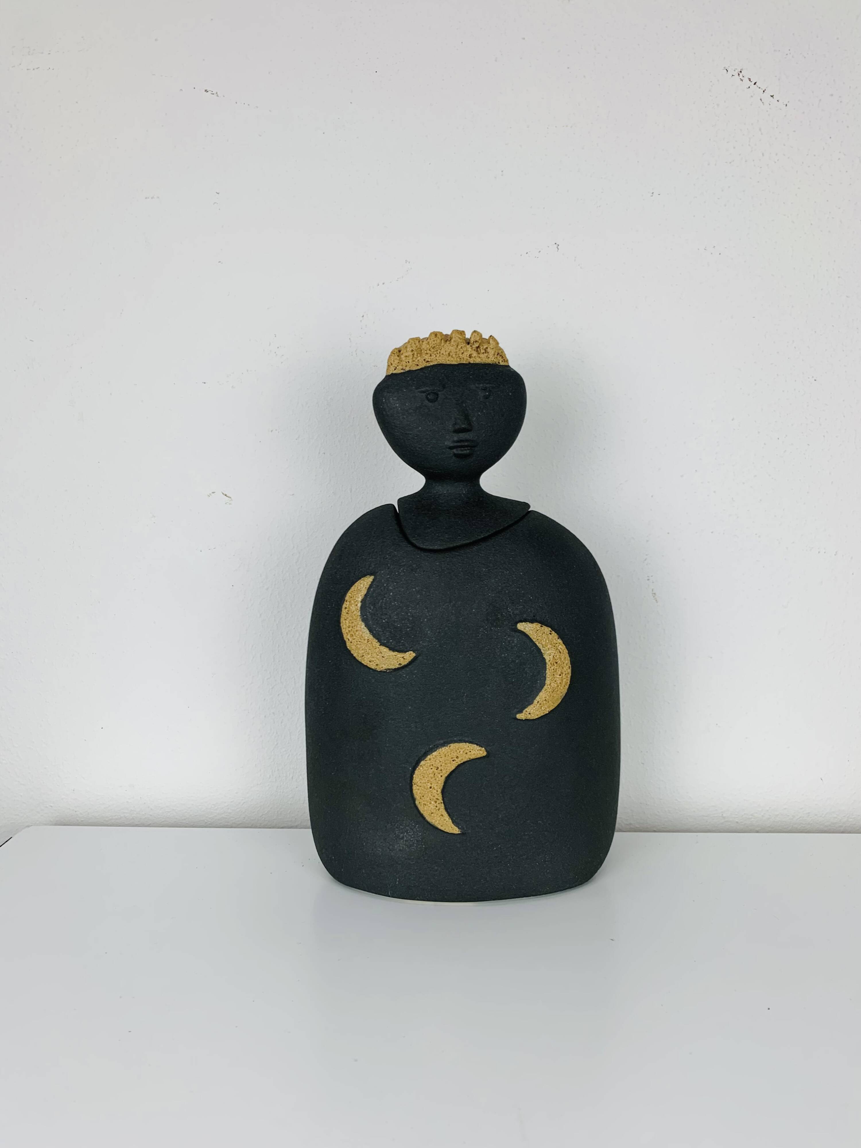 Anthropomorphic ceramic sculpture