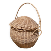 Round wicker basket with lid