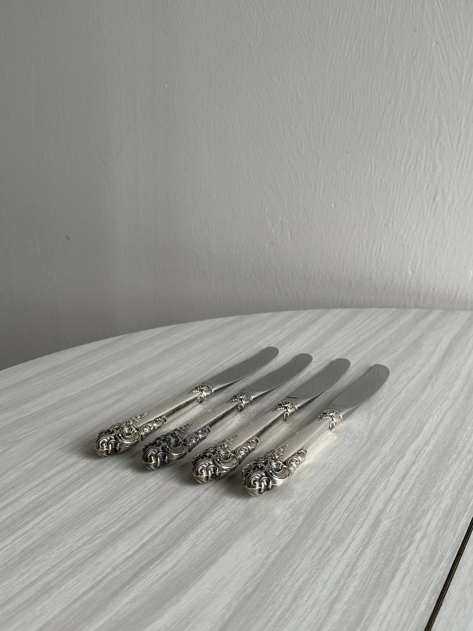 1 antique silver-plated metal knife