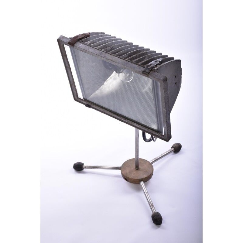 Industrial spot short foot