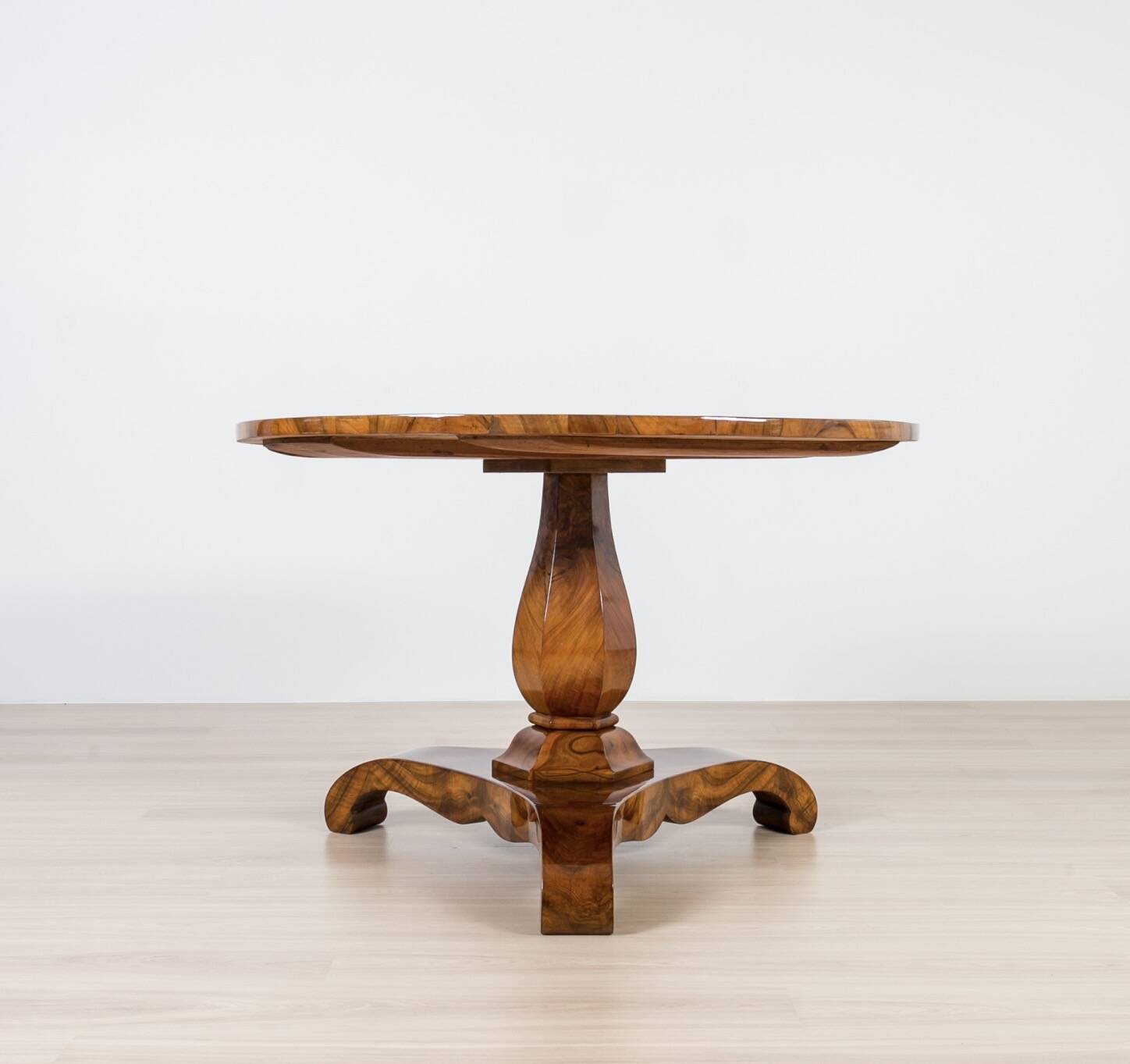 Biedermeier Period Round Walnut Table, Germany, circa 1840