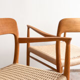 Paire de chaises de salle à manger modèle 56 par Niels O. Møller en chêne