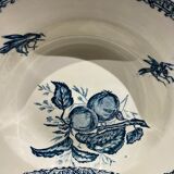Set of 4 hollow plates, decoration insects and fruits, Manufacture Choisy le Roi Tere de Fer