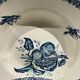 Lot de 4 assiettes creuses, décor insectes et fruits,Manufacture Choisy le Roi Tere de Fer