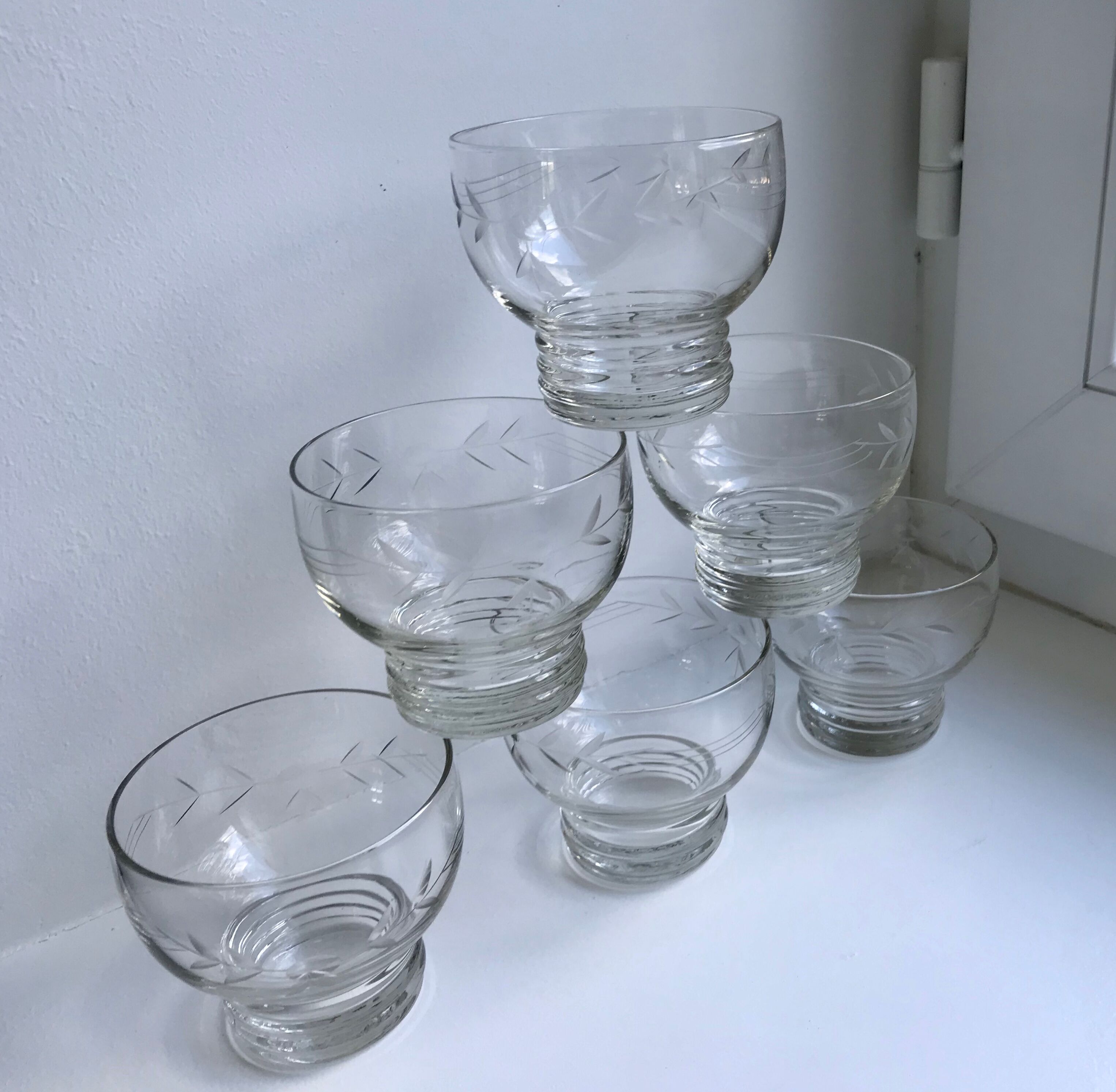 Set of 6 crystal champagne glasses engraved 50s-60s