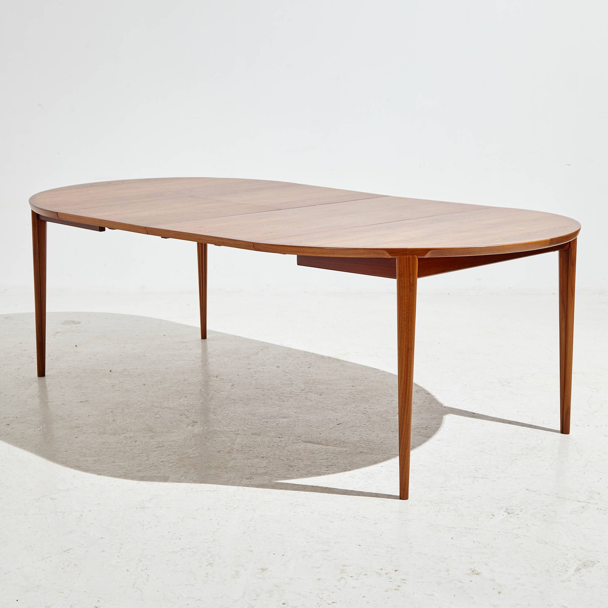 Restored teak dining table by henry rosengren hansen for brande møbelindustri mk9477