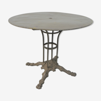 Table de jardin en acier sur base en fonte