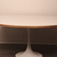 Table basse avec pied tulipe blanche - années 1960