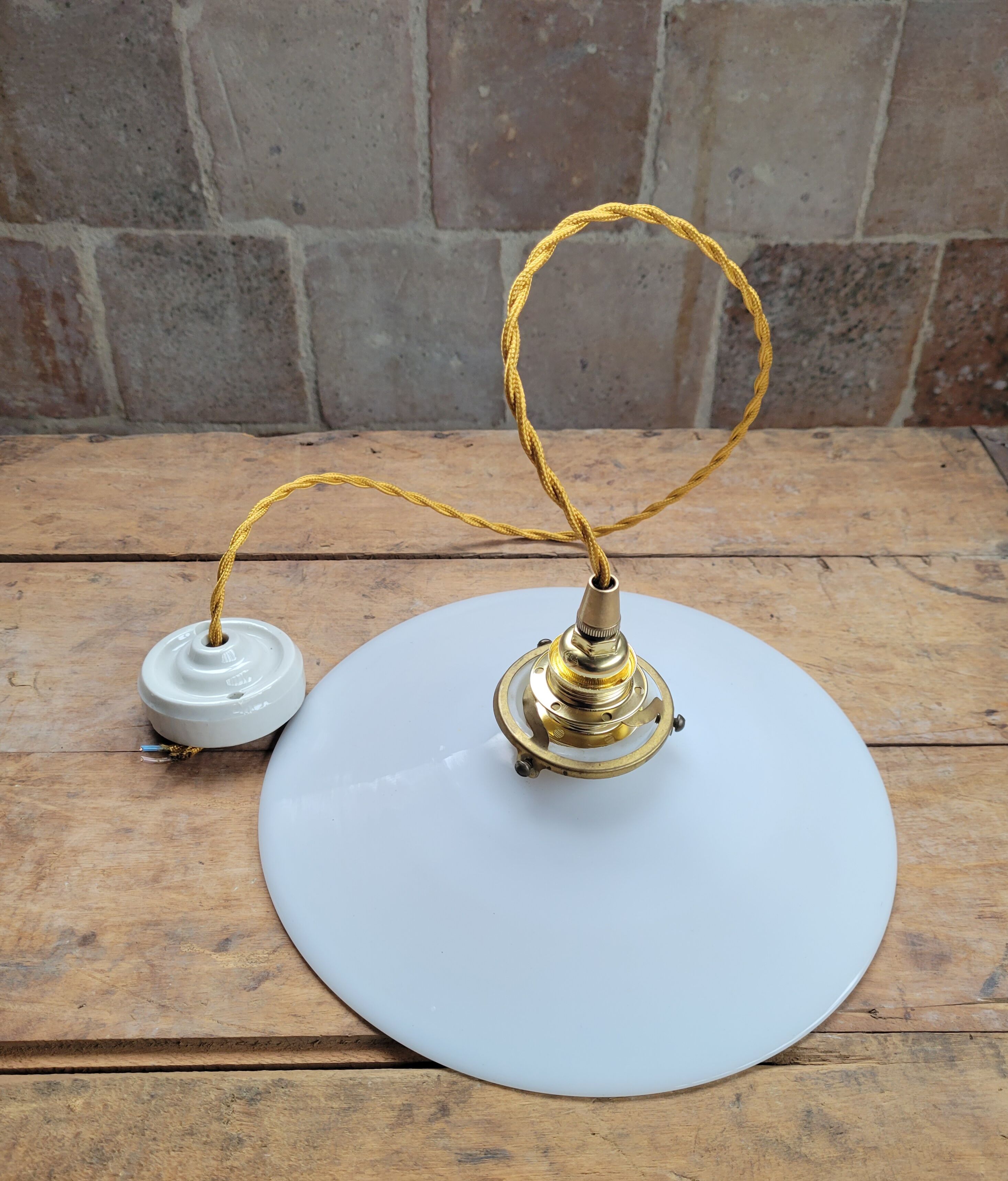 White opaline suspension