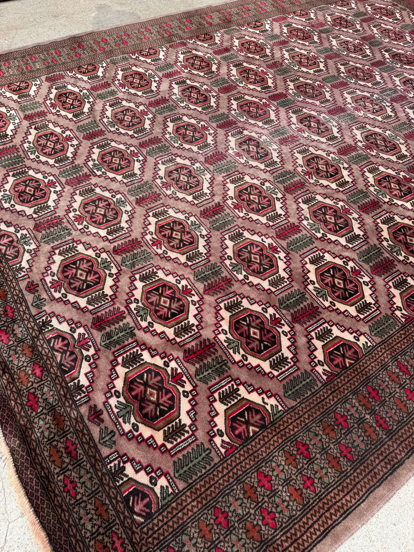 Large antique Bukhara carpet (300X375cm)
