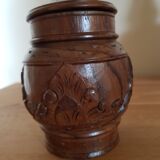 Wooden pot with Vintage sculptures