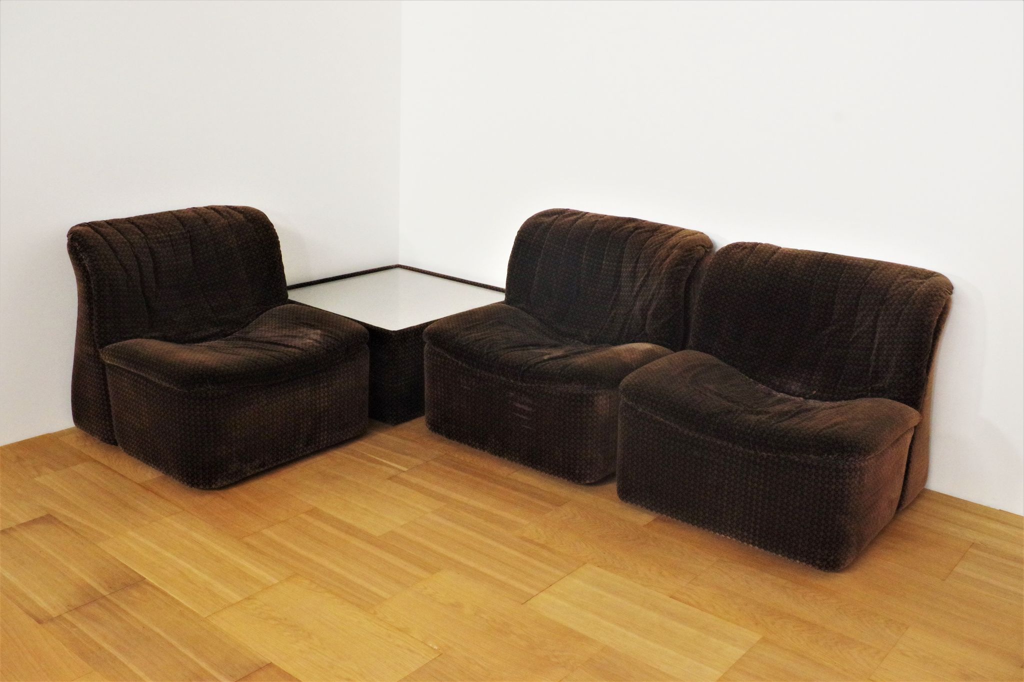 Armchairs Emmetre with Table by Guido Fareschini for Mariani, 1970s, Set of 4