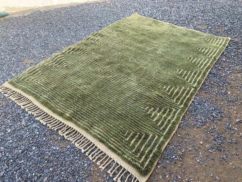 Handmade traditional artisan Beni Ourain rug, size 1.4/2.6 m.