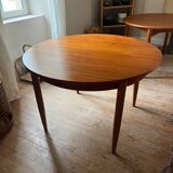 Scandinavian round teak table with butterfly extensions from the 60s