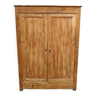Petite armoire parisienne