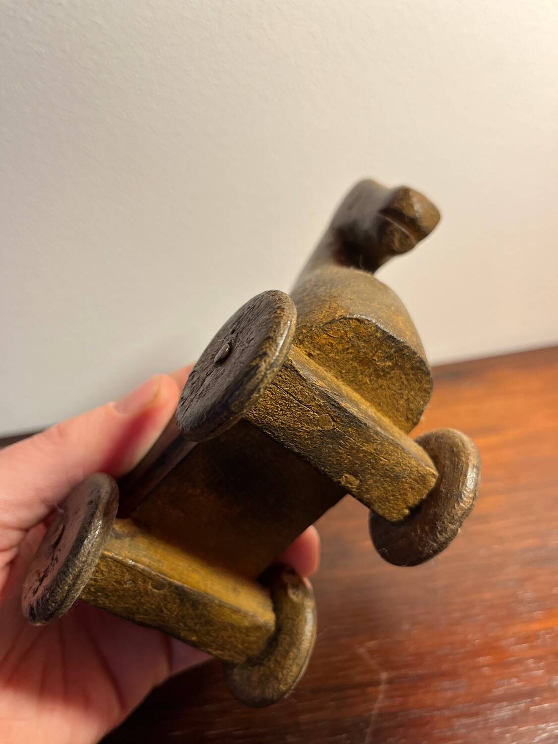 Cheval art populaire en bois sculpté
