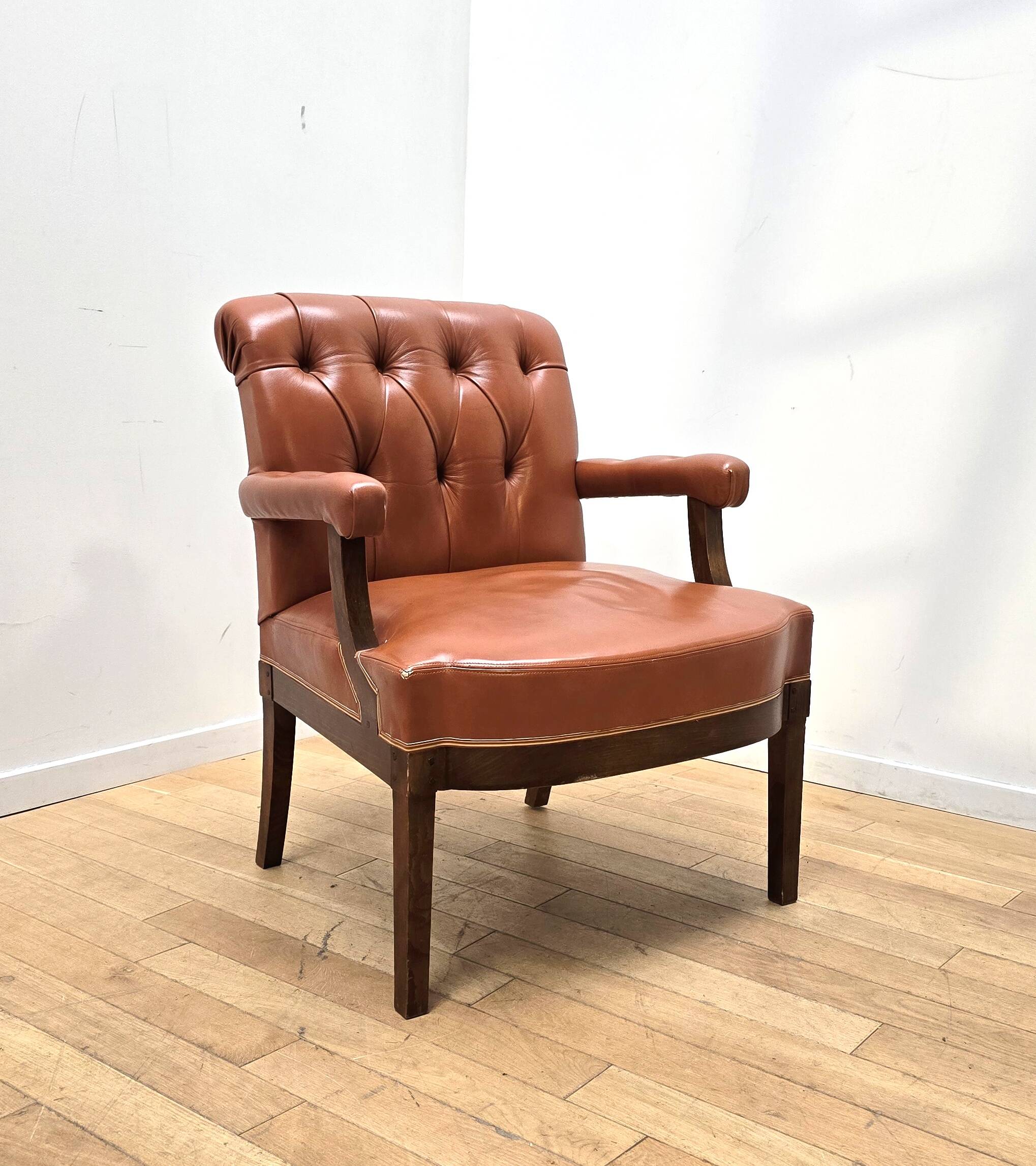Vintage club chair