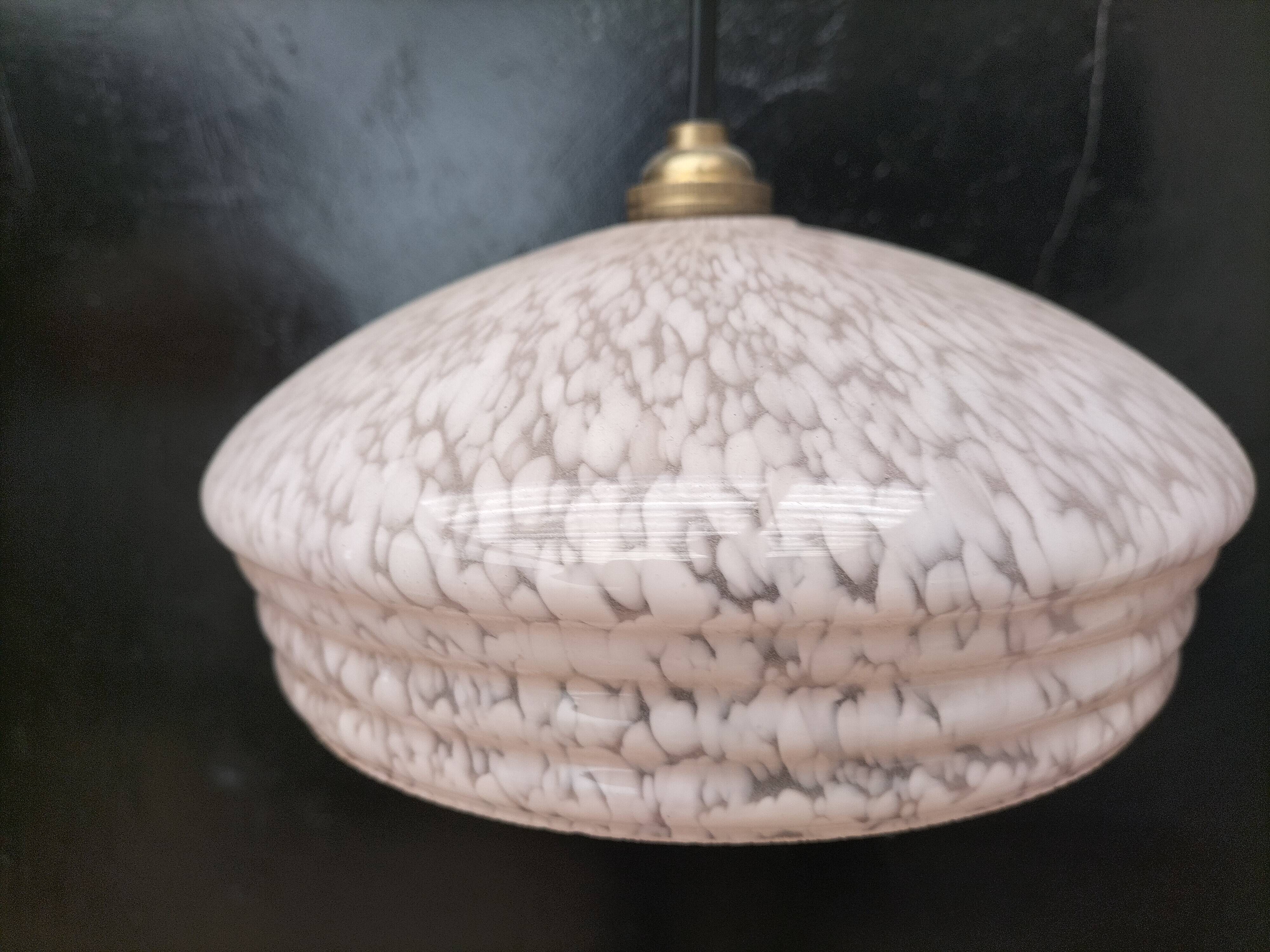 Paire de suspensions en opaline