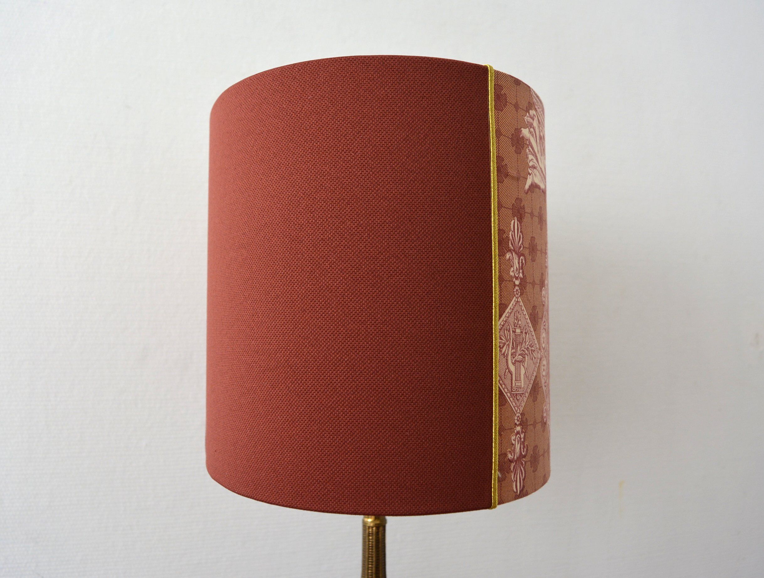 Jouy fabric lampshades with the "Monuments of Paris" pattern.