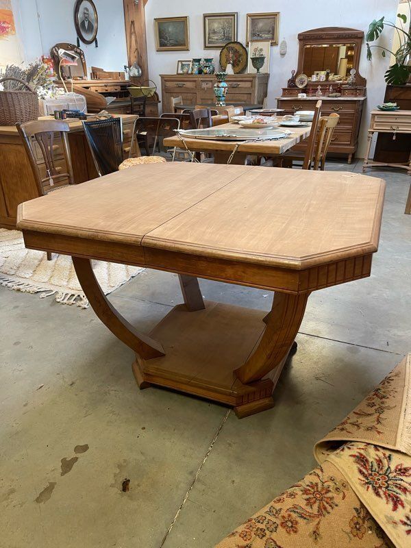 Art Deco extendable table in bleached walnut