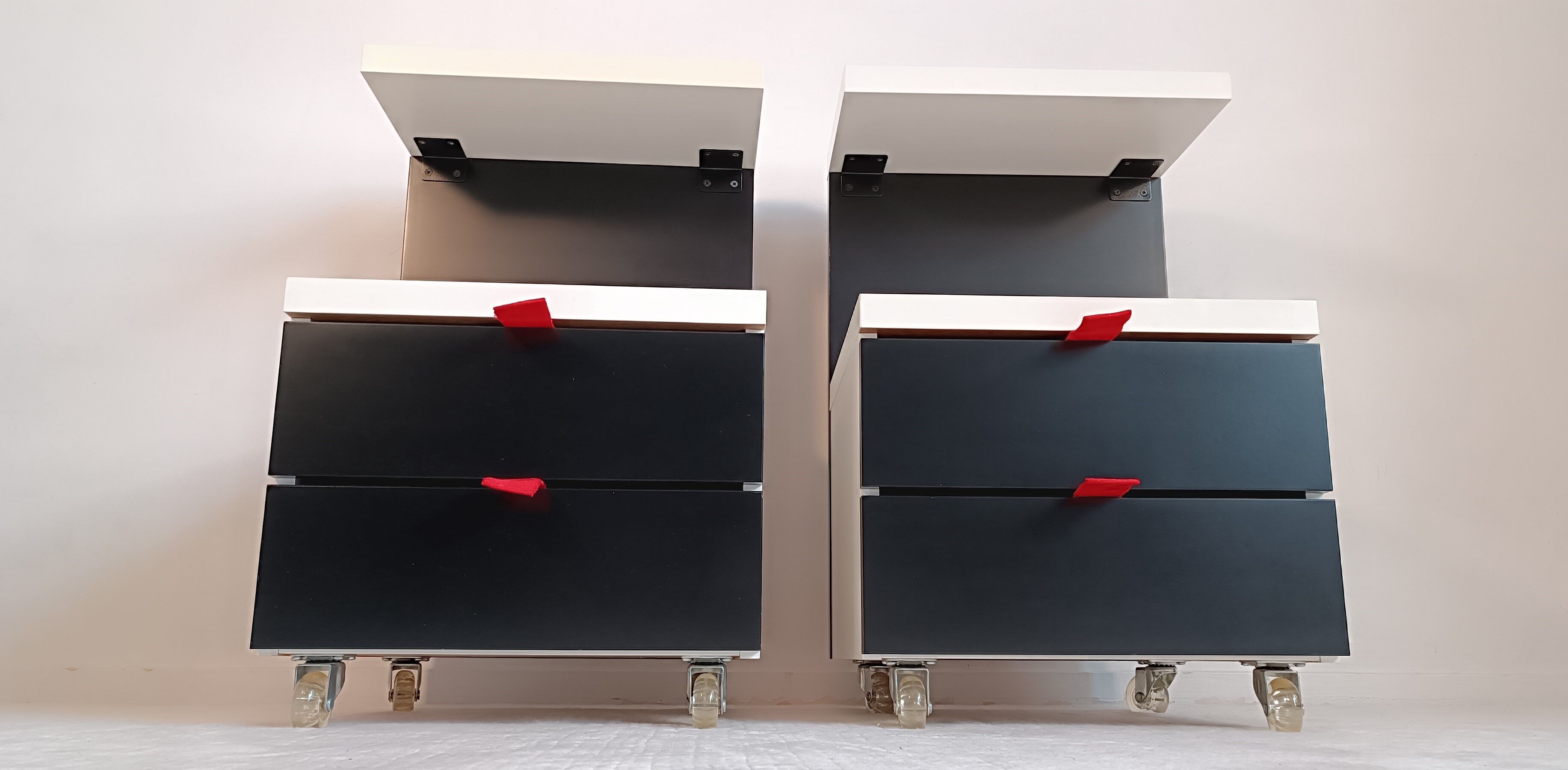 Tables de chevet postmodernes ikea noir et blanc 1980’s en tbeg