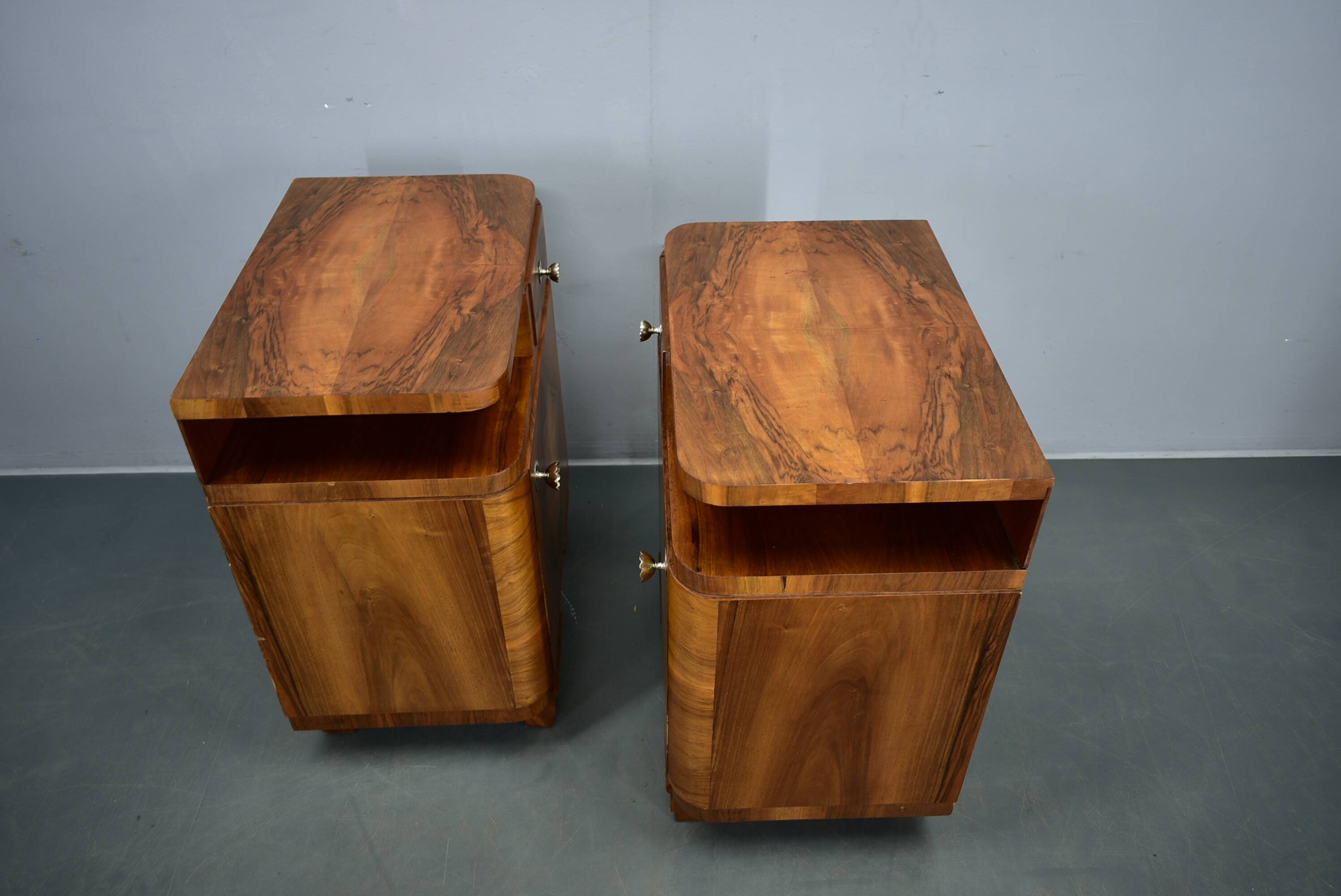 Table de chevet art déco des années 1937, Tchécoslovaquie