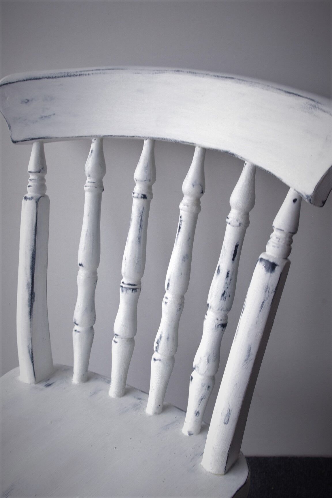 Chaise en bois blanc