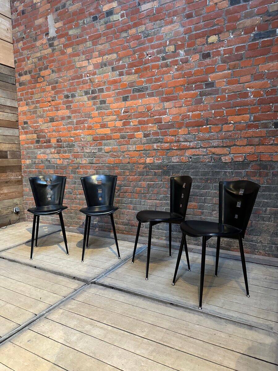 Suite de 4 chaises années 60